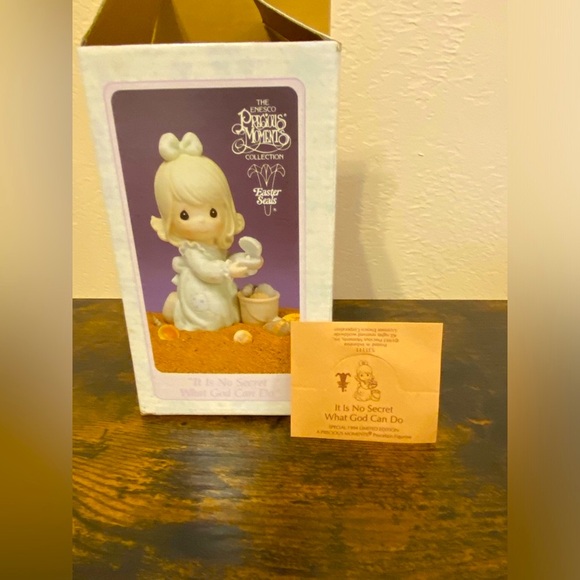 1994 Precious Moments Figurine. Artwork by the late Sam Butcher. - Picture 11 of 14